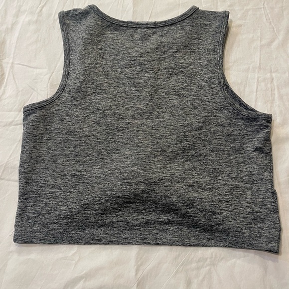 Zobha Women's Grey Sleeveless crop top with front twist - Picture 10 of 10